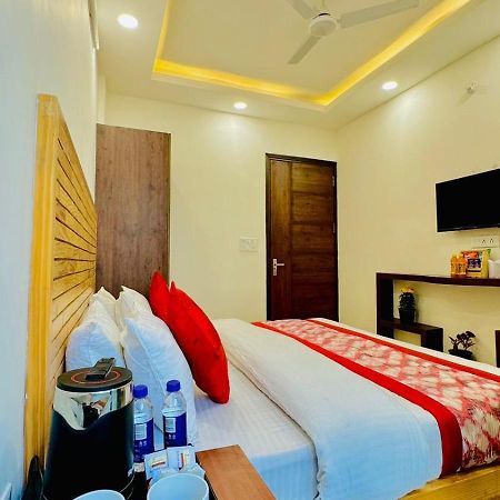 Hotel Ashram View Just 10 Minute Away Form Nizamuddin Railway Station New Delhi Exterior photo