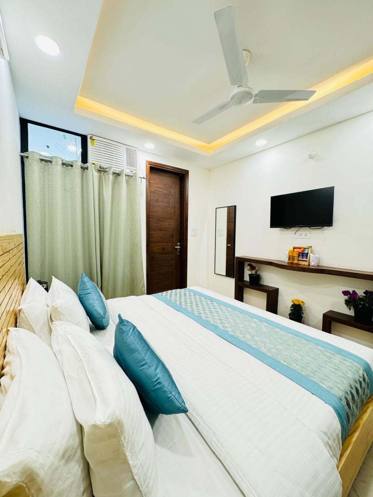 Hotel Ashram View Just 10 Minute Away Form Nizamuddin Railway Station New Delhi Exterior photo