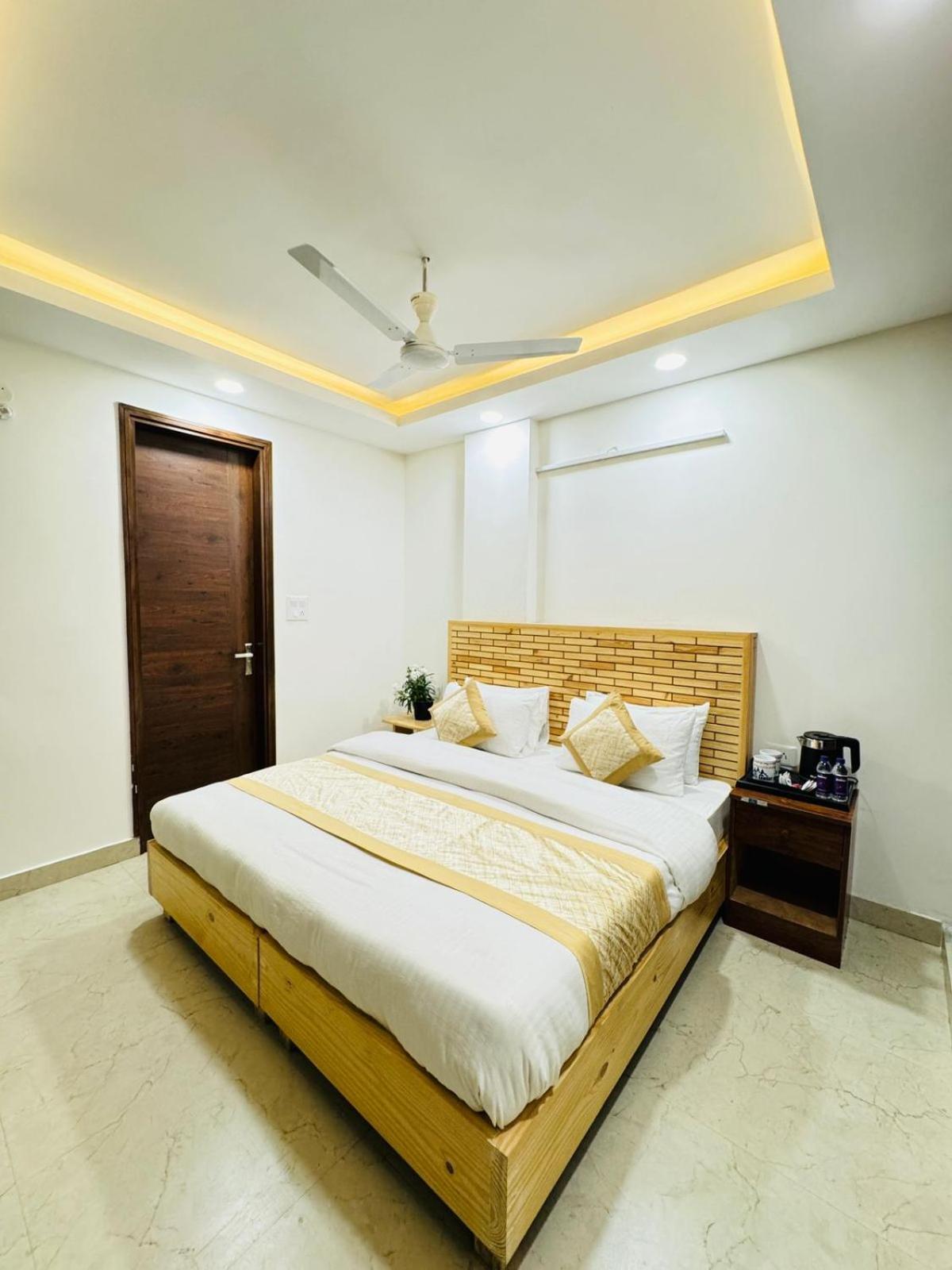 Hotel Ashram View Just 10 Minute Away Form Nizamuddin Railway Station New Delhi Exterior photo