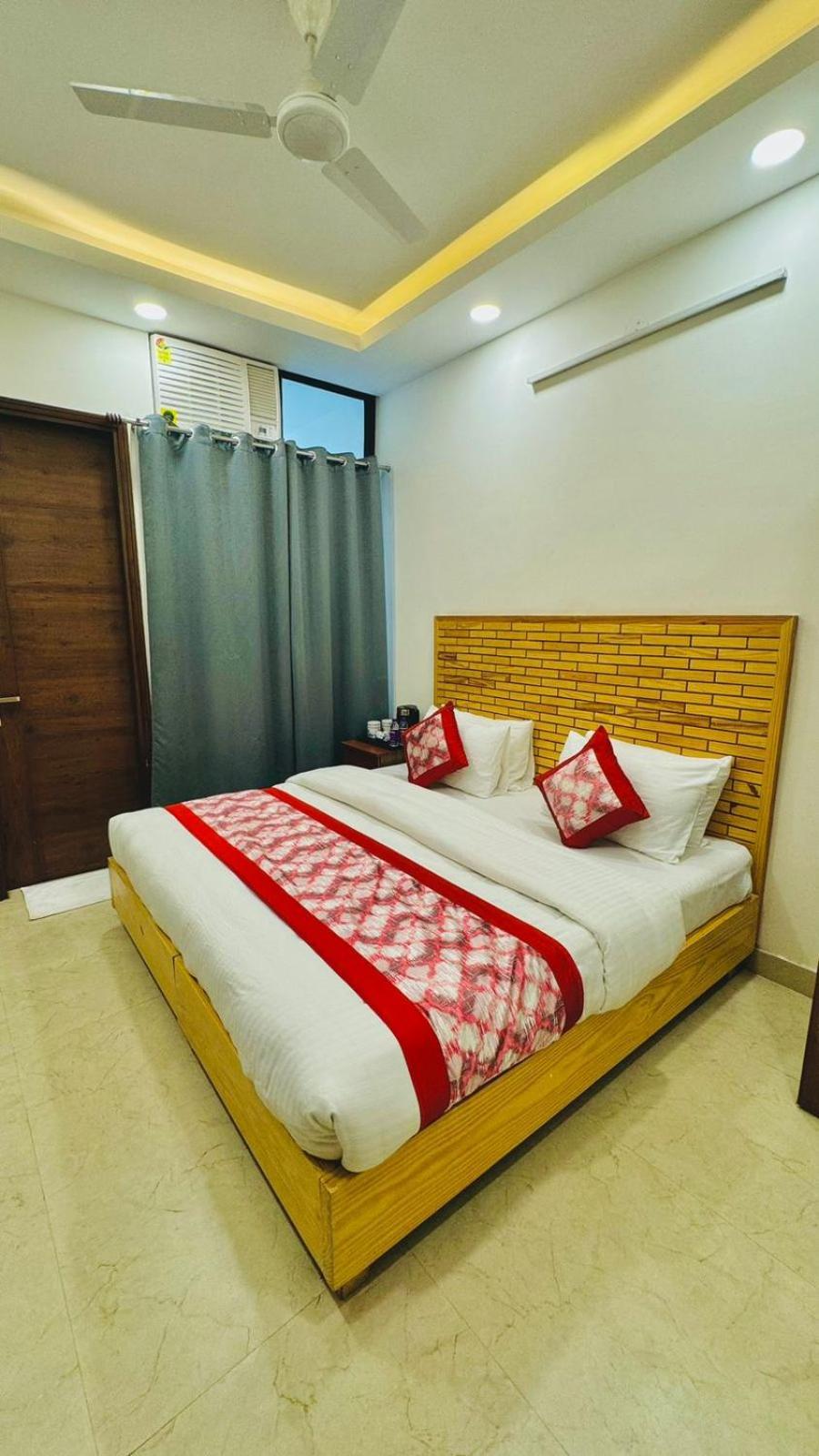 Hotel Ashram View Just 10 Minute Away Form Nizamuddin Railway Station New Delhi Exterior photo