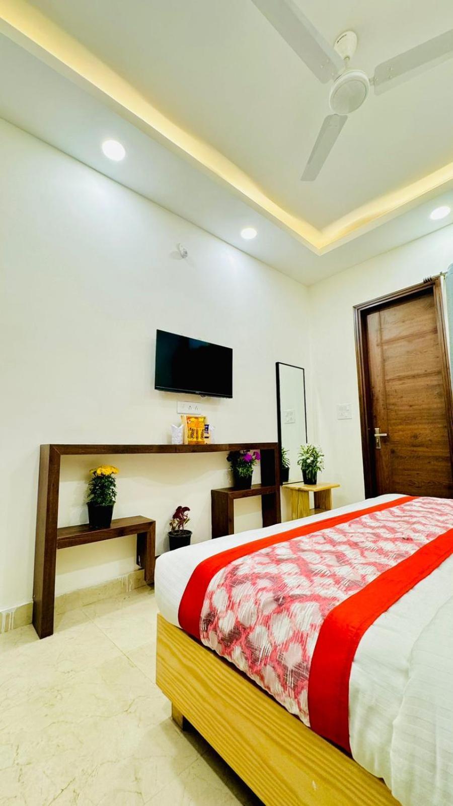 Hotel Ashram View Just 10 Minute Away Form Nizamuddin Railway Station New Delhi Exterior photo