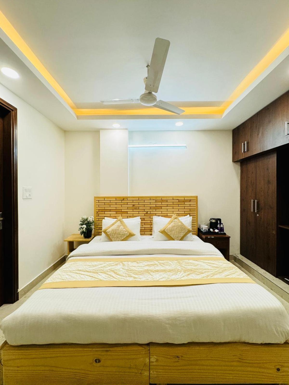 Hotel Ashram View Just 10 Minute Away Form Nizamuddin Railway Station New Delhi Exterior photo