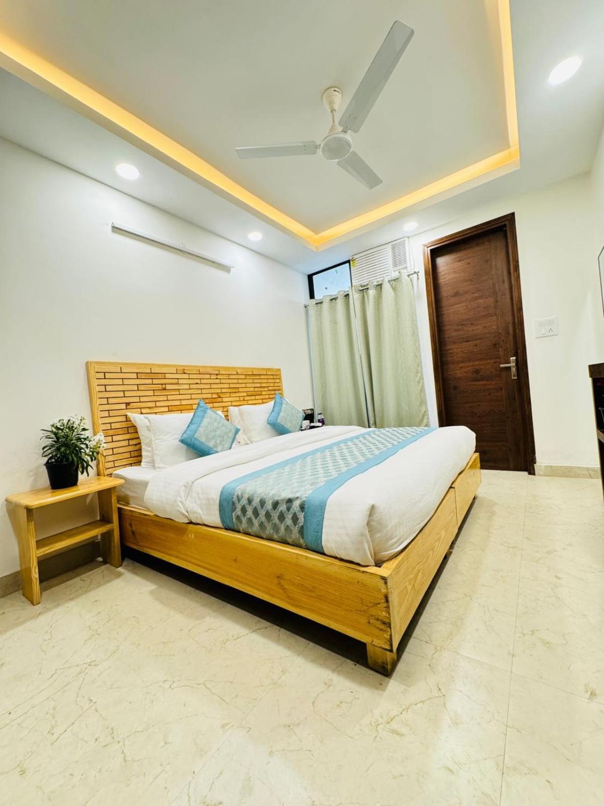 Hotel Ashram View Just 10 Minute Away Form Nizamuddin Railway Station New Delhi Exterior photo