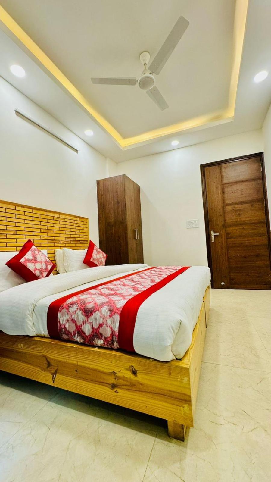 Hotel Ashram View Just 10 Minute Away Form Nizamuddin Railway Station New Delhi Exterior photo