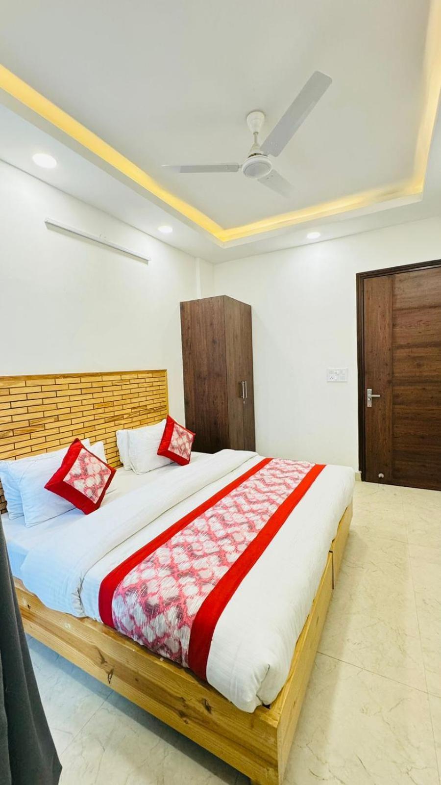 Hotel Ashram View Just 10 Minute Away Form Nizamuddin Railway Station New Delhi Exterior photo